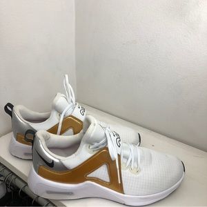 Nike tennis shoes 9.5